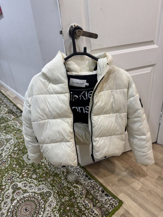 Белая Куртка Calvin Klein