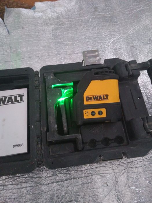 Devalt laser.nou dcw088 verde