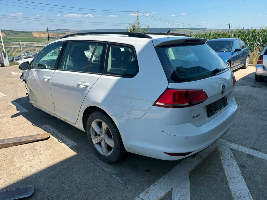 Dezmembrez Vw golf 7 break alb lc9a 2014 1.6 tdi CLHA volan stanga