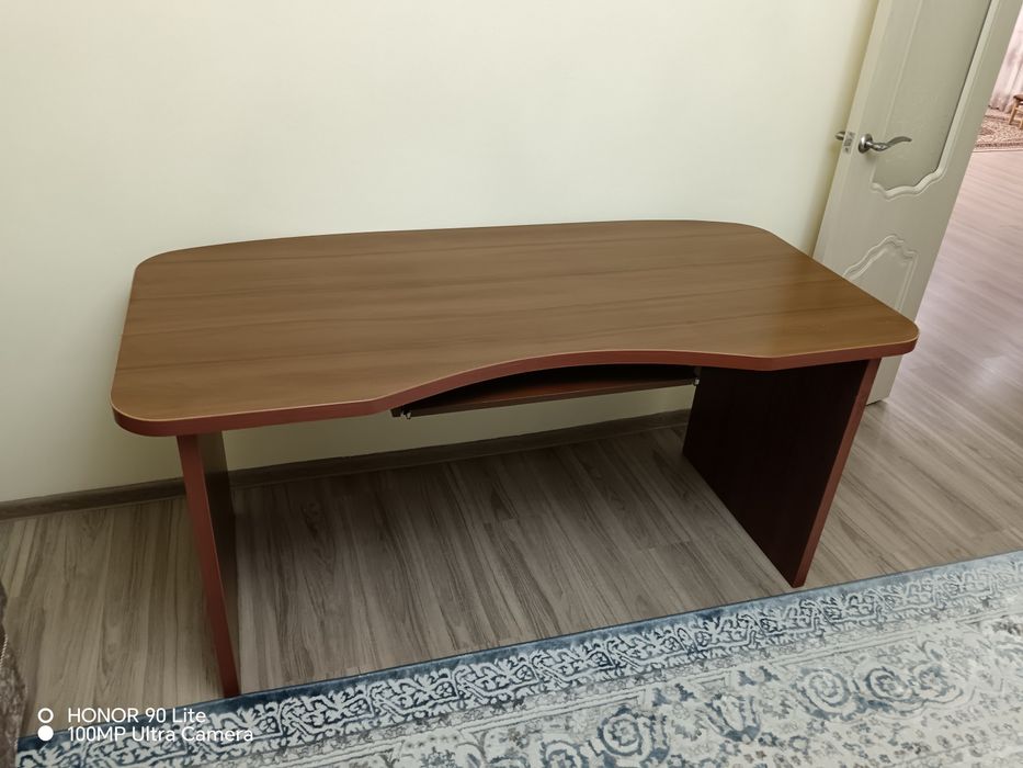 Продам офисный стол для руководителя