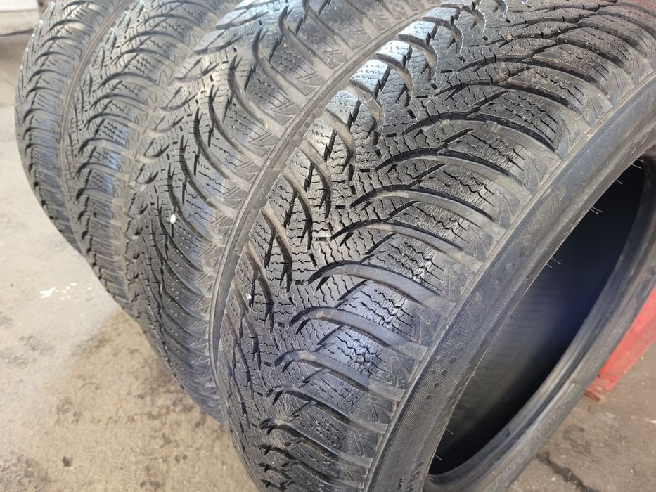 Vând 4 anvelope 175 65 14