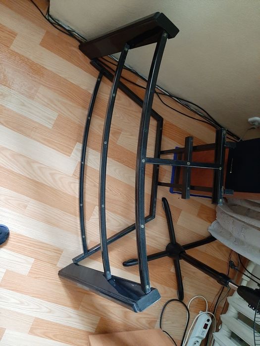 Тумба стеклянная под аппаратуру