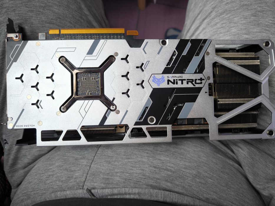 Sapphire NITRO+ RX 5700 XT BE 8GB GDDR6 – 3 ventilatoare, backplate, testabila