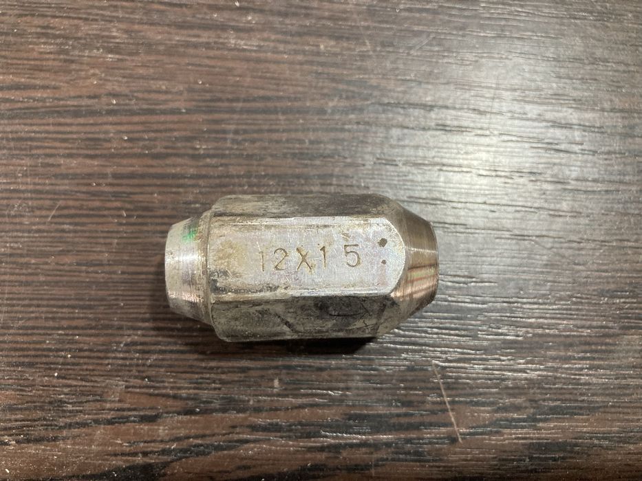 Гайки онигинал .