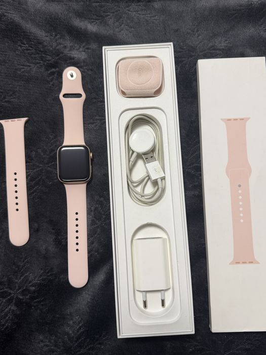 Apple watch series 5 rose gold
