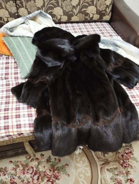 Продам шубу норковую с капюшоном