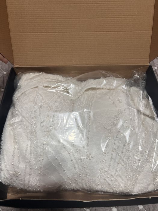 Бяла официална рокля