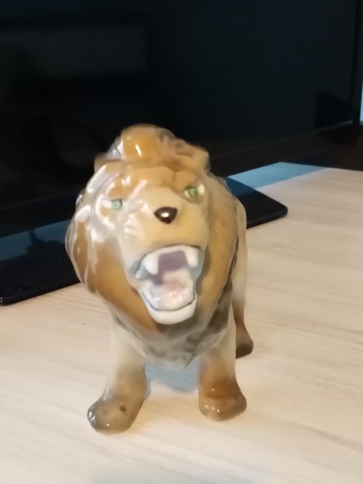 Порцеланов Лъв...