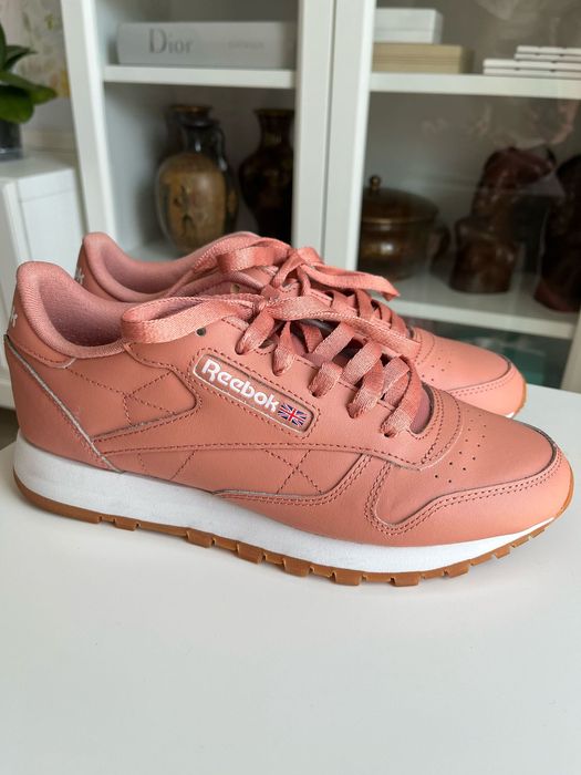 Vand pantofi sport pentru femei Classic Rebok din piele