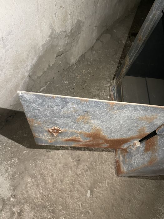 Продам сейф не новый но прочный