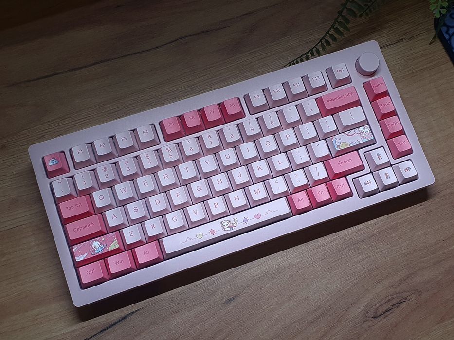 Monsgeek M1 Muted Rose — розовая премиальная механика, Akko V3 Cream B