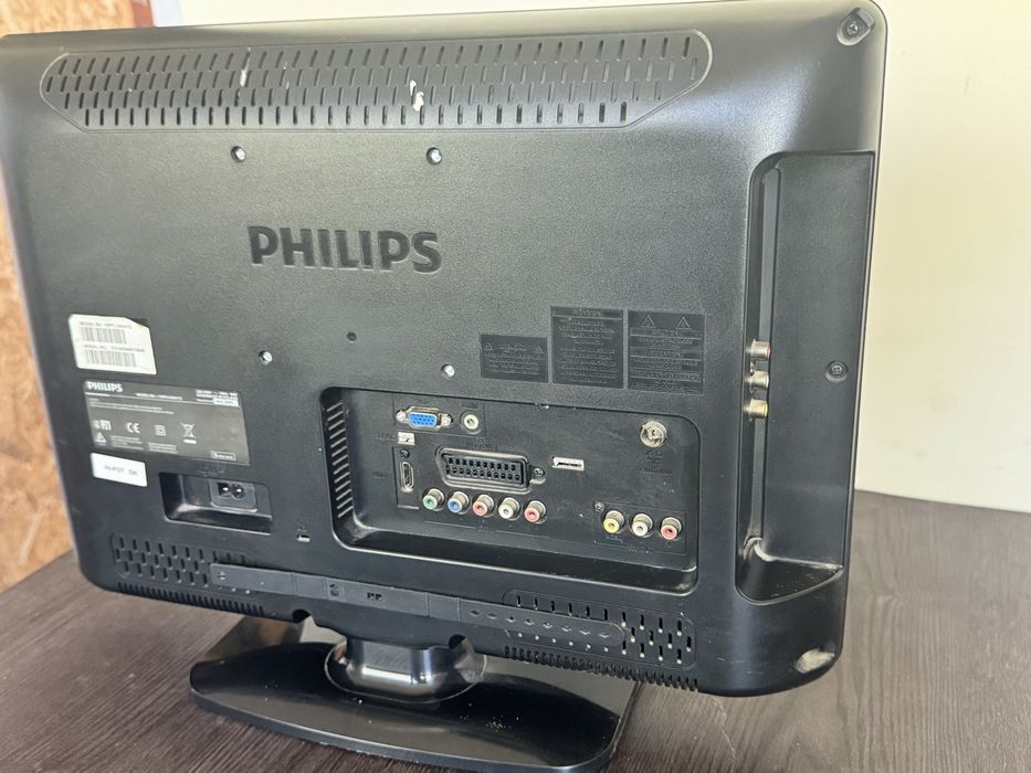 LCD телевизор Philips 19PFL3404/12