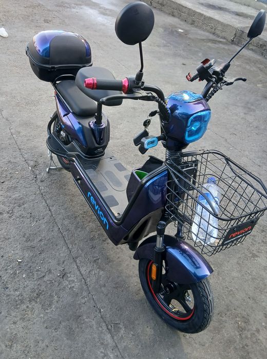 Revion skuter elektronni