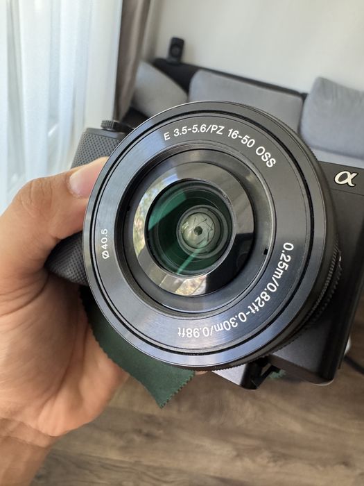 Фотоапарат Sony ZV-E10 с кит Ленс - E PZ 16-50mm f/3.5-5.6 за Влогинг