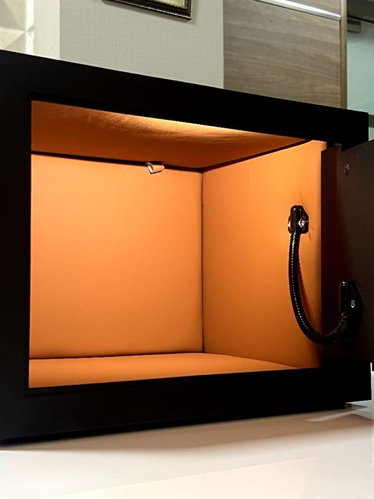 Металлический сейф для дома и офиса с электронным замком