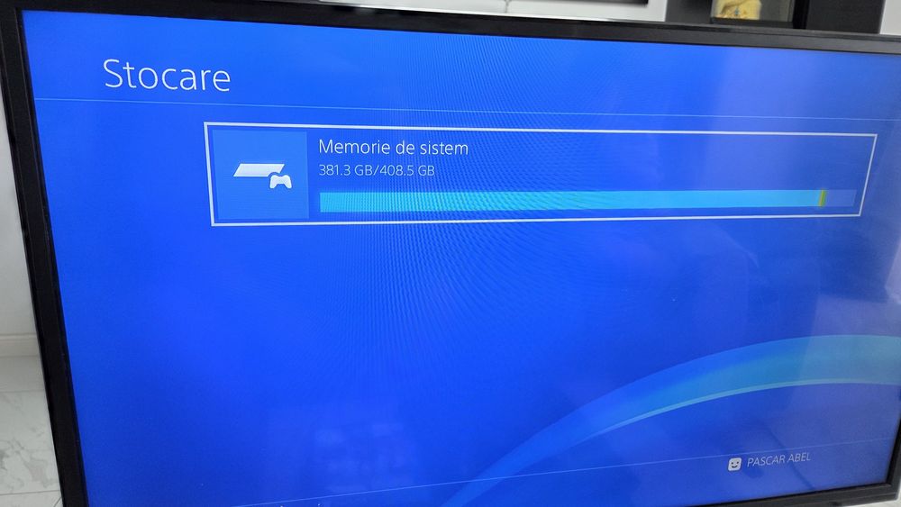 Vand PS4 complet 2 manete 7 jocuri si tv de 100 cm