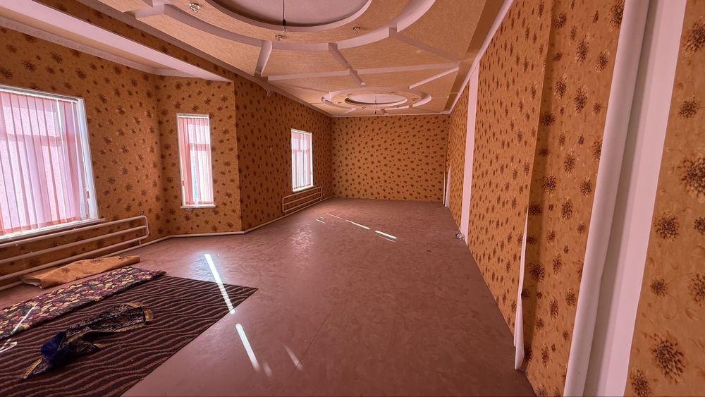 50 sotix uchaska sotiladi