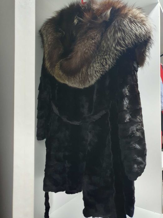 Haina nurca cu gluga vulpe argintie