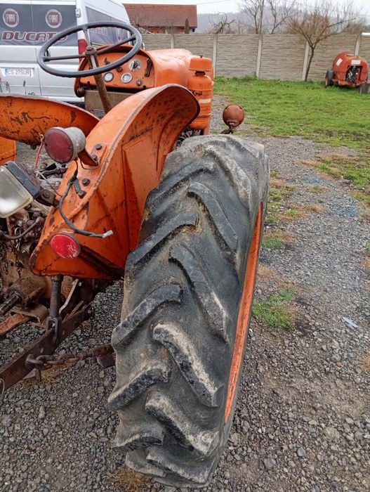 Vând tractor fiat 312