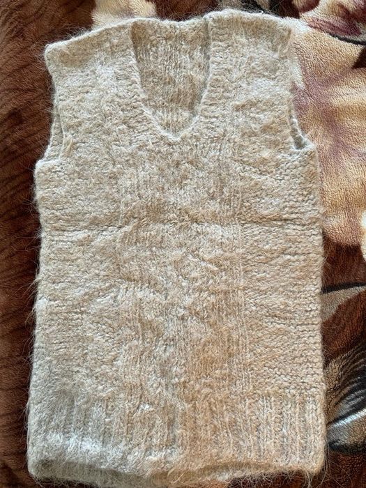 Продам жилетка верблюжка вязаная