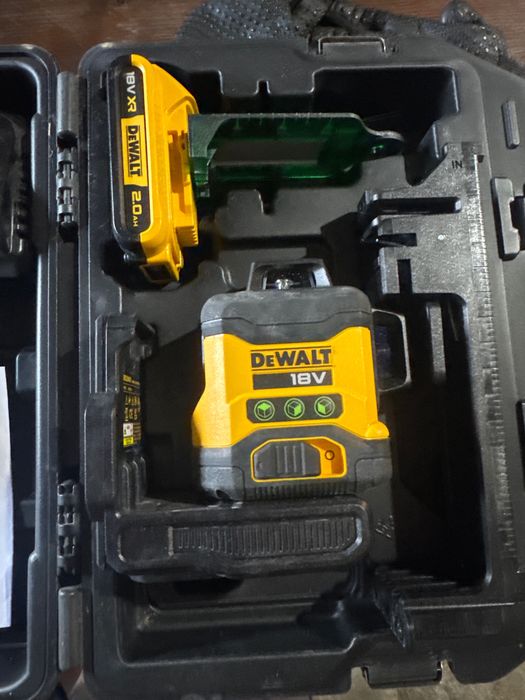 Laser Dewalt cu încărcător și baterie