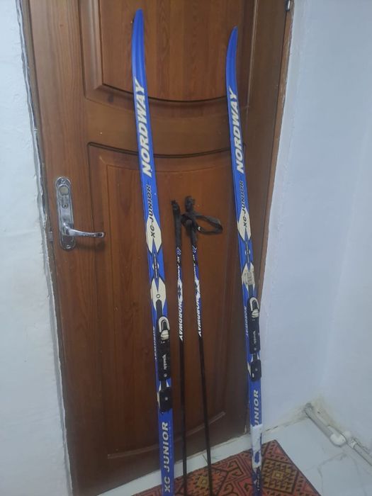 Продам лыжи с ботинками