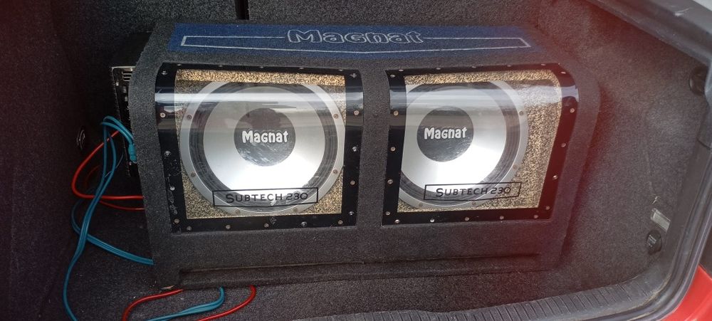 Vând subwoofer auto magnat se aude foarte tare și bine preț negociabil