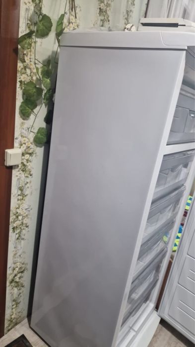 Продам морозильник