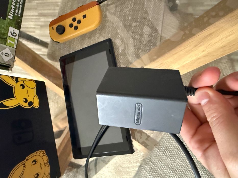 Nintendo Switch Pikachu Edition