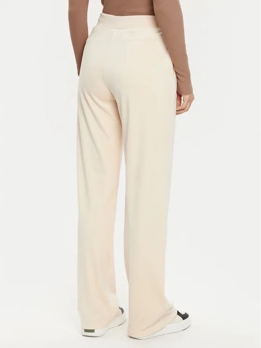 Ново долнище GUESS