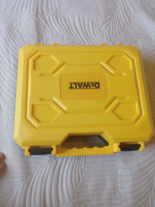Шуруповёрт DeWalt