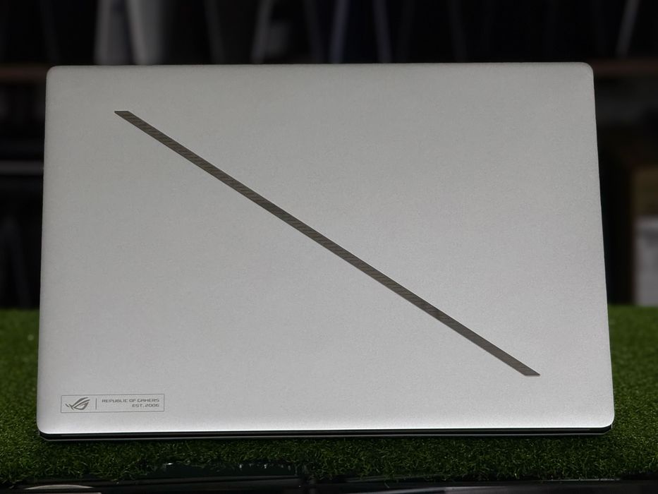 Asus Zephyrus ultra-9 RTX-4060 8Gb 16/1Tb