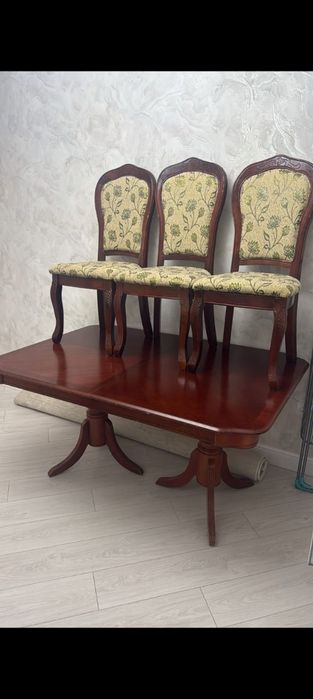 Продам стол для гостиной