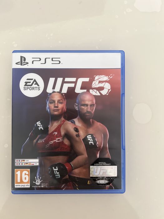UFC 5 на PS5 в идеальном состоянии