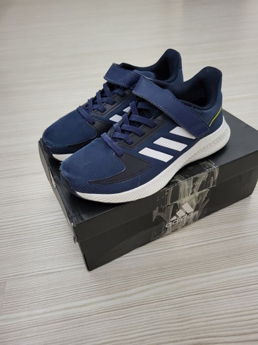 Продам кроссовки adidas оригинал размер 31.