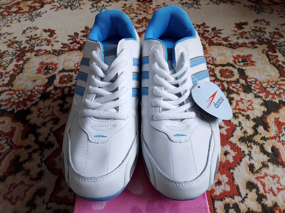 Продам кроссовки стиля унисекс