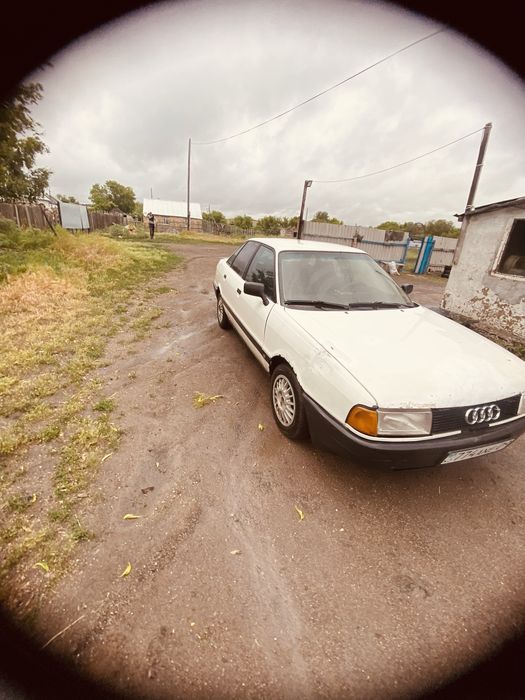 Срочно продаётся машина ауди 80 б3