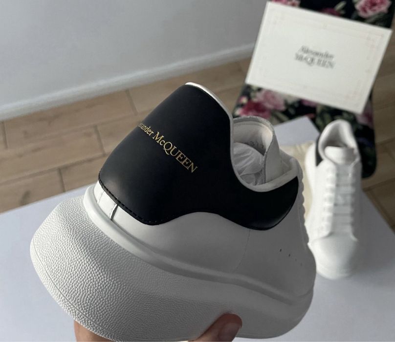 Adidasi Alexander Mcqueen white black piele