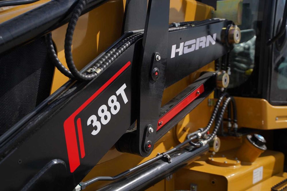 Экскаватор-погрузчик HORN 388T