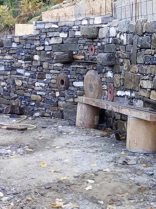 Каменни зидарии и басейни