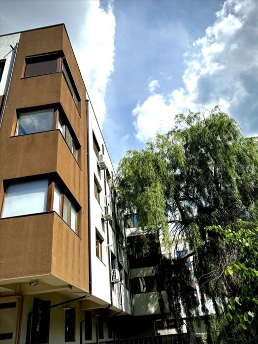 Inchiriez apartament in zona Palas