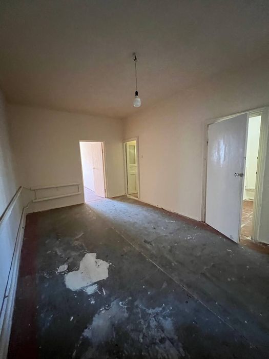 2/2/4 сотилади. 50м²
