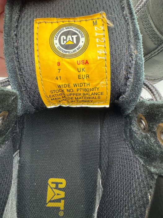 Продавам боти Caterpillar