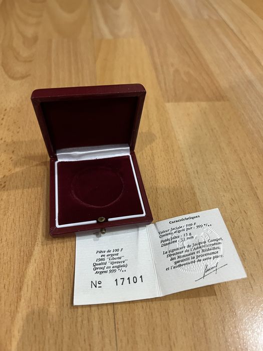 Лот кутии за колекционерски и инвестиционни монети