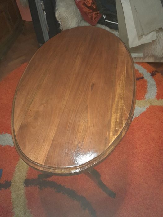 Vind masa lemn masiv nuc .