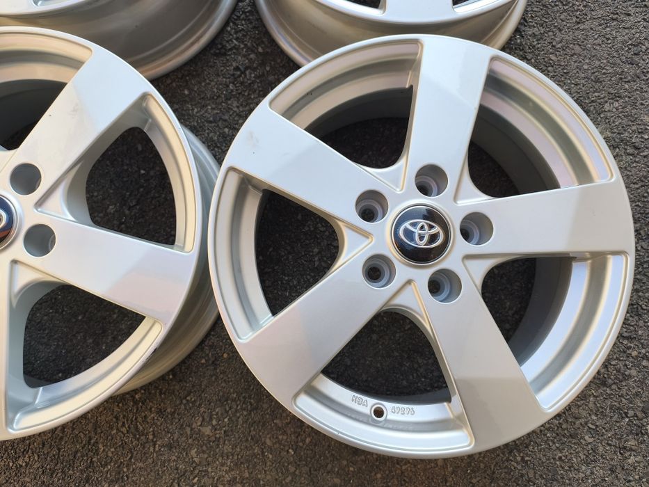 Тойота/Toyota; 16 цола 5x114,3 ; 4 бр. лети джанти