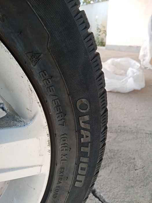 Продается диский с зимними шинами 225/55/17