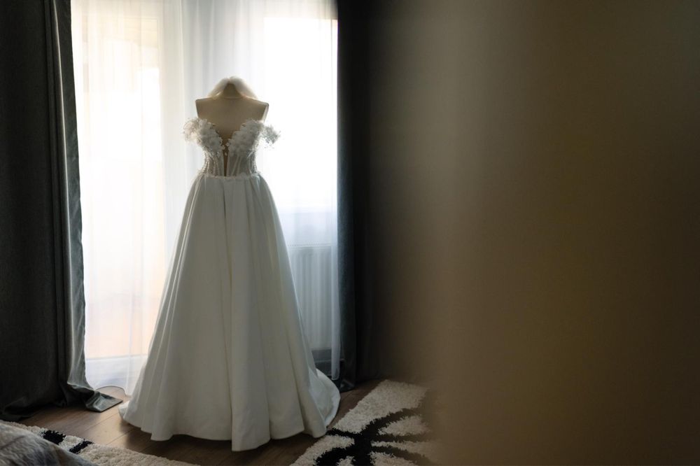 Rochie albă de mireasă