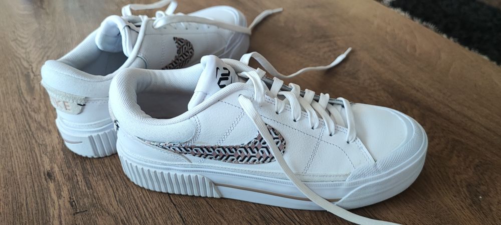 Дамски кецове Nike