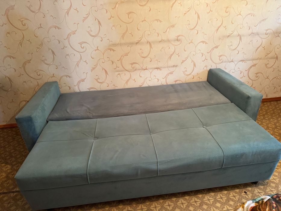Продам диван.